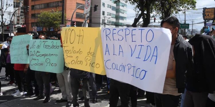 Protesta en el SNAI en rechazo a posible traslado de Colón Pico a una cárcel de Guayas