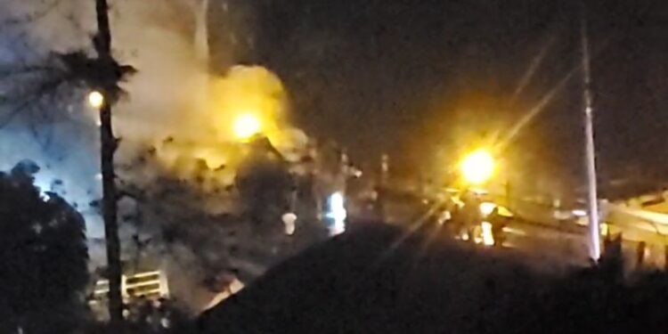 Carro es incendiado en el puente de Casacay
