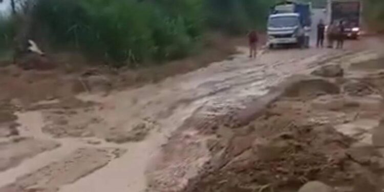 Nuevo deslizamiento en la vía Pasaje – Girón