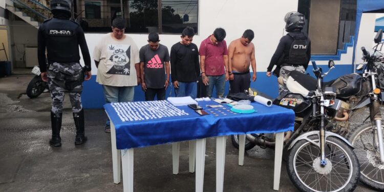 Cinco aprehendidos con motos robadas y sustancias ilícitas