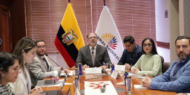 Asamblea admite cuarto proyecto de Daniel Noboa tras cambio de última hora