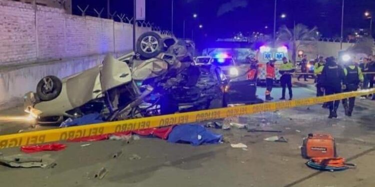 Cinco personas pierden la vida en siniestro de tránsito en Riobamba