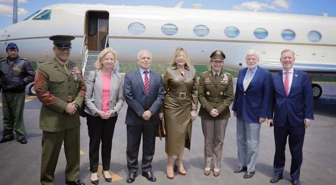 Noboa recibe a delegación de EE.UU. para abordar cooperación ante conflicto armado interno