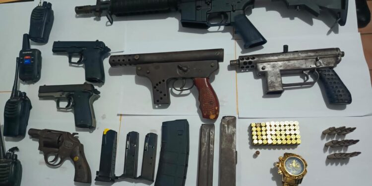 Uno de dos detenidos acusados de atacar cuartel policial recibió prisión preventiva