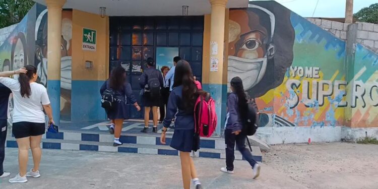Varias instituciones educativas en El Oro retornaron a la presencialidad
