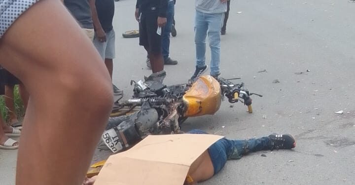 Motociclista murió al ser atropellado por un vehículo pesado