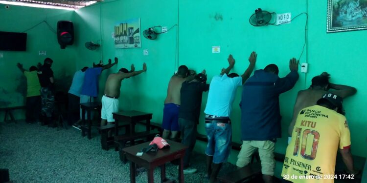Descubren y clausuran bar clandestino durante patrullaje en Puerto Bolívar