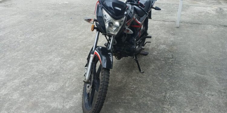 En operativo para desarticular un grupo delictivo encontraron una moto robada