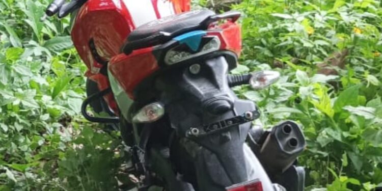 Asaltantes abandonaron una motocicleta para no ser detenidos