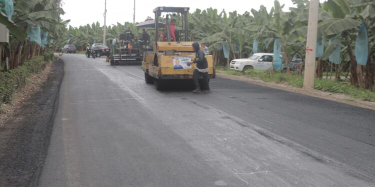 Obra vial en Barbones está en su etapa final Gobierno Provincial coloca asfalto en 6 km