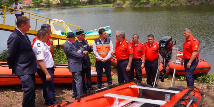 Francia dona equipos para el fortalecimiento de capacidades ante emergencias a la SNGR