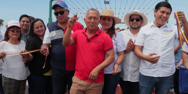 Prefectura de El Oro inauguró puente peatonal en Bajo Alto