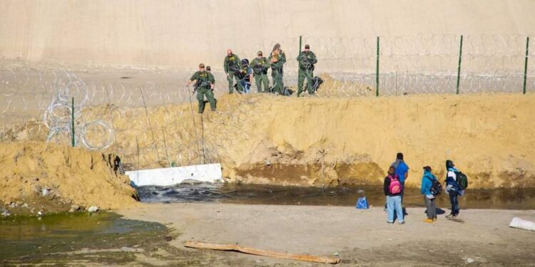 Más de 70 mil ecuatorianos emigraron en 2023 en busca de seguridad y nuevas oportunidades