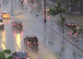 Guayaquil soporta torrencial lluvia debido al fenómeno de El Niño