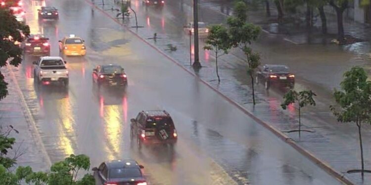 Guayaquil soporta torrencial lluvia debido al fenómeno de El Niño