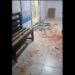 Familiares de dos personas baleadas destruyeron el ingreso de un centro de salud