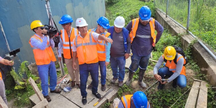 Alcalde Jovanny Coronel recorrió trabajos del proyecto de agua potable, en su etapa final