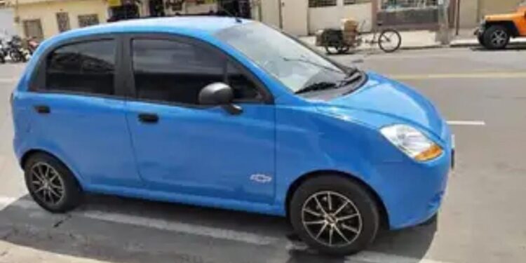 Delincuentes robaron el vehículo a taxista informal