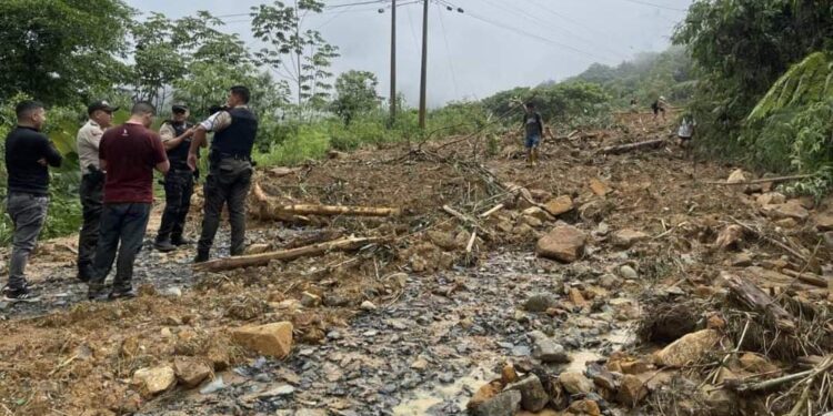 Un muerto en deslave en el cantón Ponce Enríquez