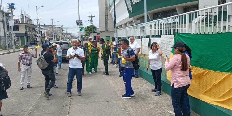 Personal de FEDEORO realiza plantón en protesta por salarios impagos y falta de recursos