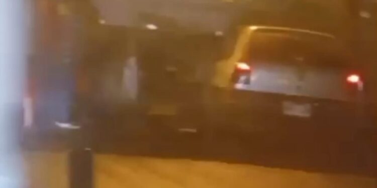 Auto impactó contra un camión recogedor de basura