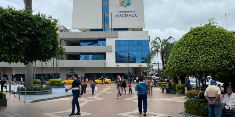 Alcaldía de Machala no se acoge a resolución de AME de suspender actividades