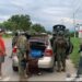 Se decomisaron varios cilindros de gas que eran transportados en un auto