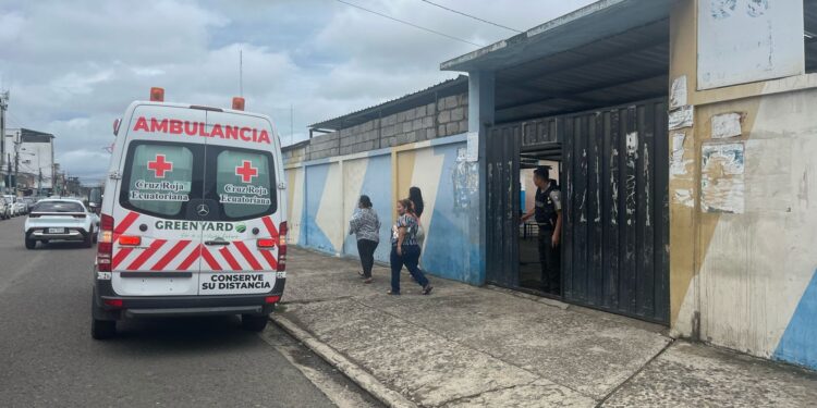 Delincuentes dispararon a una docente en la escuela Simón Bolívar