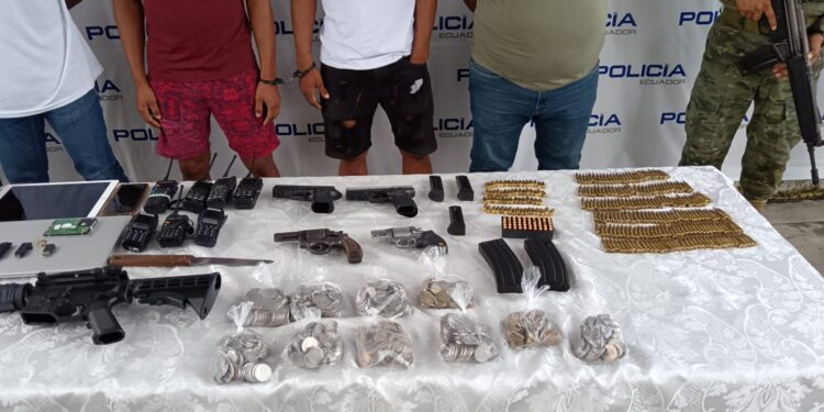 Cinco detenidos y un arsenal de armas de fuego decomisadas en el Extasis 1