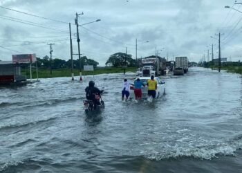 Incremento del nivel del agua en la vía Babahoyo – Jujan