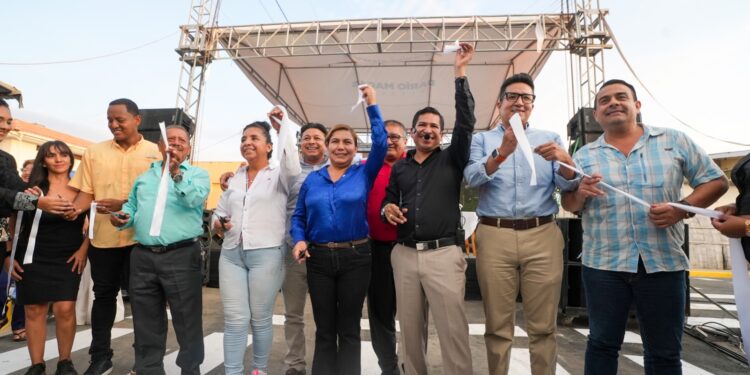 Alcalde Darío Macas inauguró regeneración urbana de la Cdla. Los Ceibos