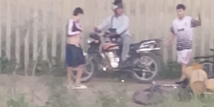 Contrabandistas abandonaron una motocicleta ante presencia militar