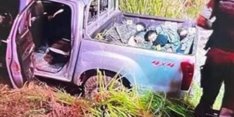 Hallan asesinados a hombres con uniforme militares