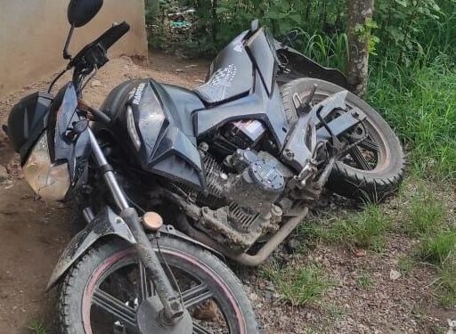 Abandonaron una motocicleta robada para no ser detenidos