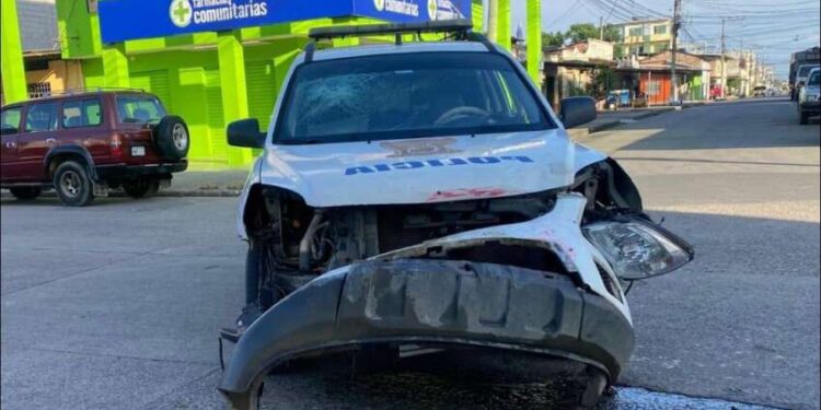Agentes de la Policía Nacional sufrieron un accidente de tránsito