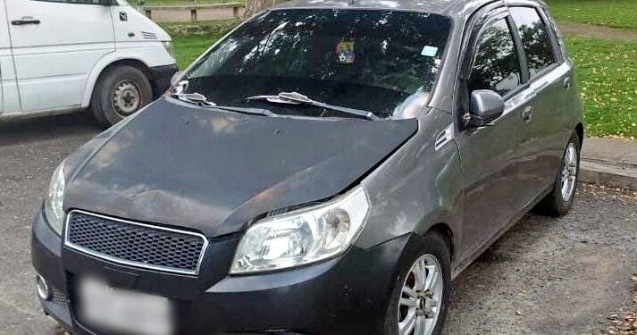 Policía recuperó vehículo robado y decomisaron explosivos encontrados en el interior