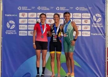 La ecuatoriana Elizabeth Bravo gana medalla de oro en triatlón en Miami