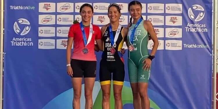 La ecuatoriana Elizabeth Bravo gana medalla de oro en triatlón en Miami