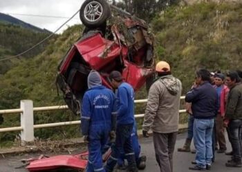 Dos víctimas fallecidas al caer con su vehículo desde un puente