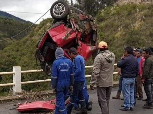 Dos víctimas fallecidas al caer con su vehículo desde un puente