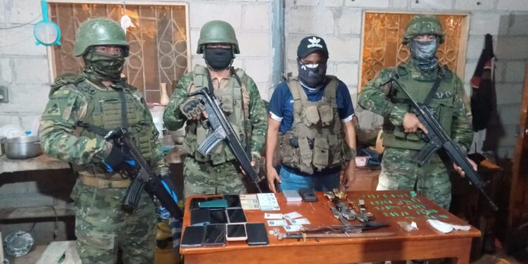Estupefacientes y accesorios robados abandonados en el cantón Marcabelí