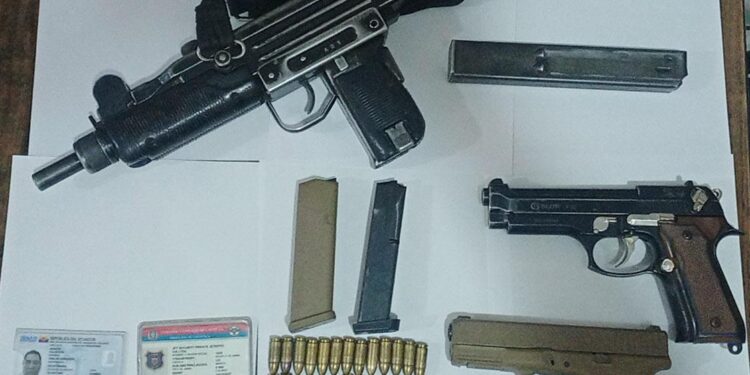 Procesados por tenencia de dos pistolas y una subametralladora salieron libres