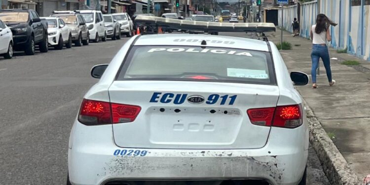 Extorsionadores dejaron como “regalo” un taco de dinamita en el balde de su camioneta