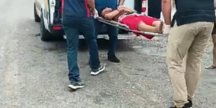 Dos jóvenes heridos al sufrir un accidente