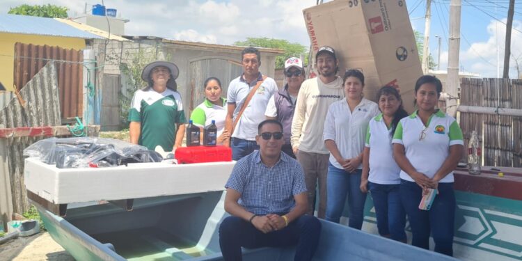 El MAATE entregó un motor y embarcación a cangrejeros organizados