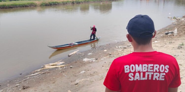 Dos cadáveres encuentran flotando en aguas del río Vinces