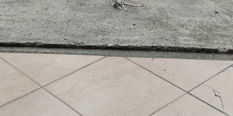 Atentado explosivo contra oficinas de empresa minera