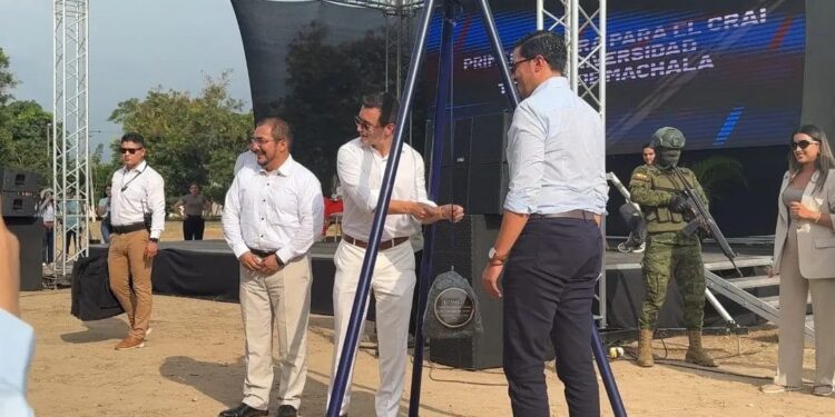 Con la presencia del Presidente de la República UTMACH colocó la primera piedra para edificio CRAI