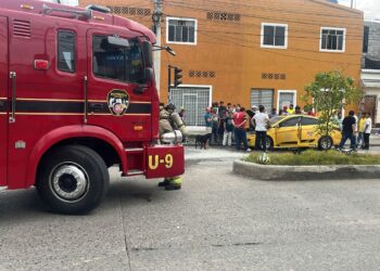 Taxi se incendió en centro de Machala