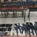 En un predio se decomisaron 51 fusiles, 3 pistolas y 38 alimentadoras